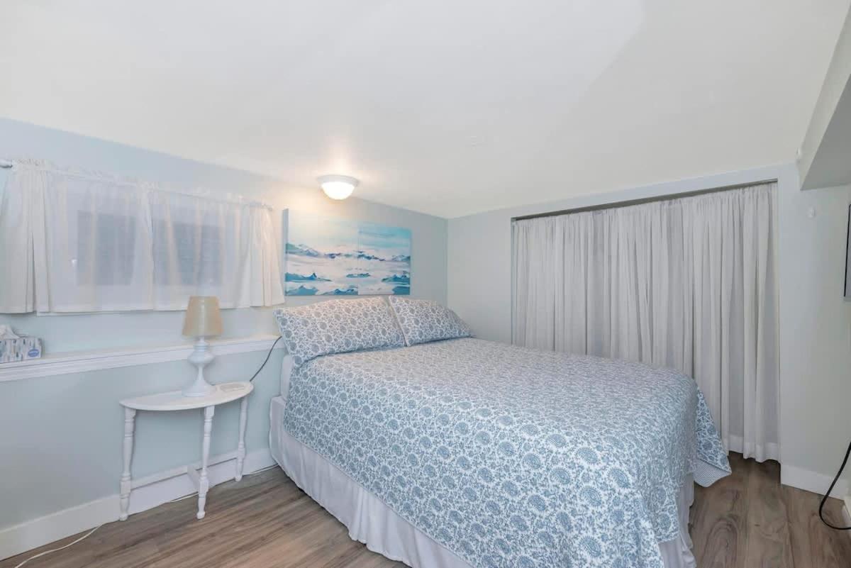 Quaint 1 Bedroom Lower Suite In Victoria, Bc Buitenkant foto
